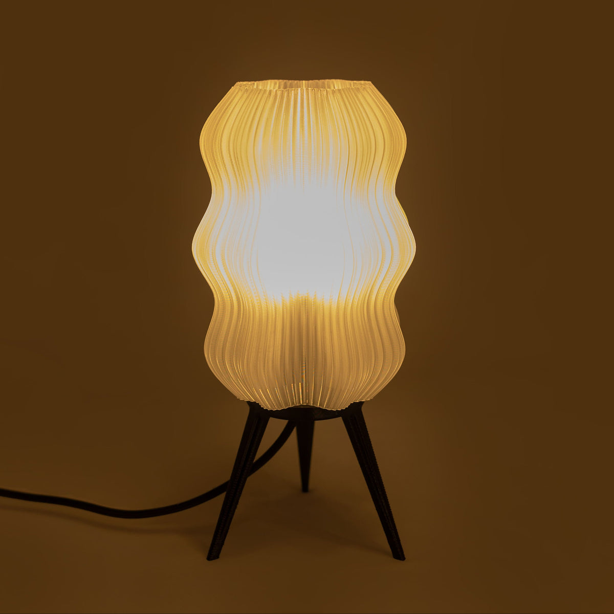 Textura velvet: o filete que virou assinatura da luminária texturizada Éttore