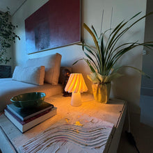 Luminária bailarina no ambiente
