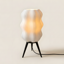 Luminária Velvet Branca, luminária impressa em 3D da Éttore Decor, acesa em fundo neutro