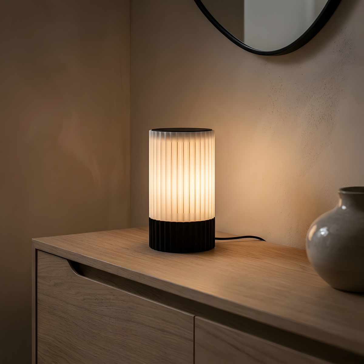 Luminária Candeeiro Alto, luminária impressa em 3D da Éttore Decor, acesa, still life
