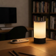 Luminária Candeeiro Alto, luminária impressa em 3D da Éttore Decor, acesa num ambiente à noite | slide: 5