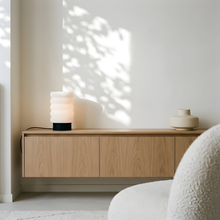 Luminária Argola Longa, luminária impressa em 3D da Éttore Decor, acesa, mais perto