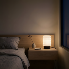 Luminária Argola Longa, luminária impressa em 3D da Éttore Decor, à noite, como única luz | slide: 4