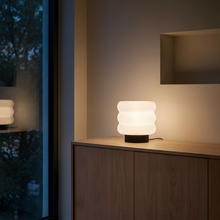 Luminária Argola Larga, luminária impressa em 3D da Éttore Decor, à noite, como única luz | slide: 5