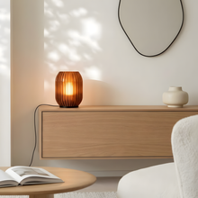 Luminária Colmeia Marrom, luminária impressa em 3D da Éttore Decor, acesa, mais perto | slide: 3