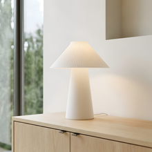 Luminária Ombrelone, luminária impressa em 3D da Éttore Decor, acesa num ambiente
