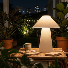 Luminária Ombrelone, luminária impressa em 3D da Éttore Decor, acesa num ambiente à noite | slide: 4
