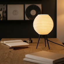 Luminária Tokyo, luminária impressa em 3D da Éttore Decor, acesa num ambiente à noite | slide: 5