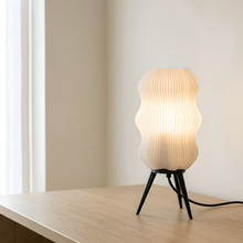 Luminária Velvet Translúcida, luminária impressa em 3D da Éttore Decor, acesa num ambiente