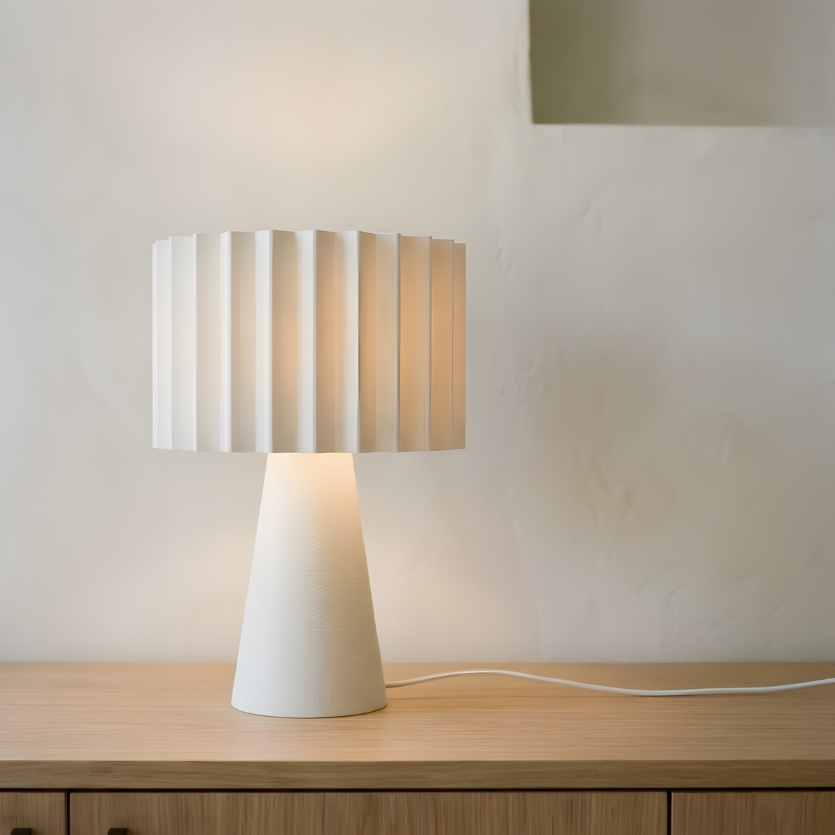 Luminária Florence, luminária impressa em 3D da Éttore Decor, acesa num ambiente