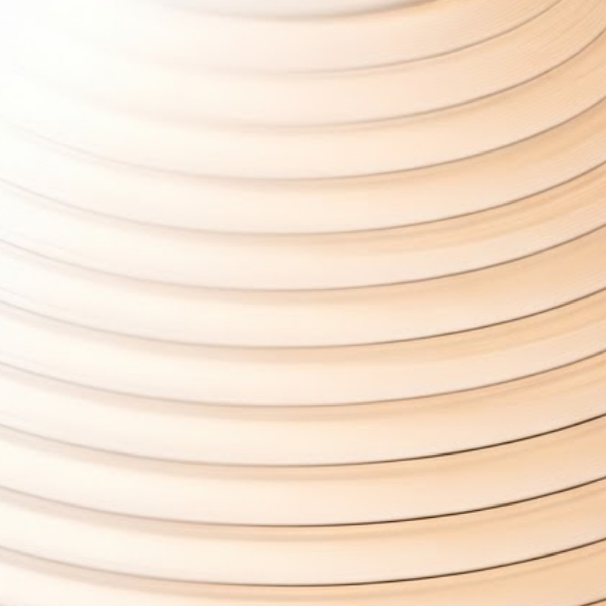 Luminária Nara, luminária impressa em 3D da Éttore Decor, acesa, detalhe da textura