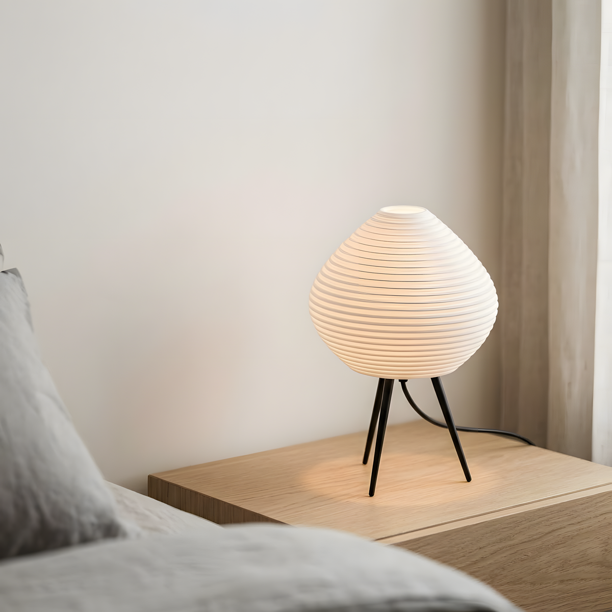 Luminária Nara, luminária impressa em 3D da Éttore Decor, acesa num ambiente