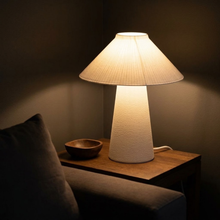 Luminária Ombrelone, luminária impressa em 3D da Éttore Decor, acesa num ambiente à noite