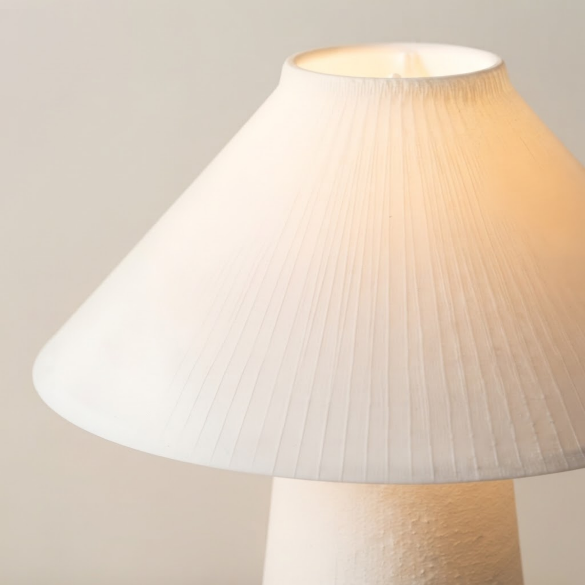 Luminária Ombrelone, luminária impressa em 3D da Éttore Decor, acesa, detalhe da textura