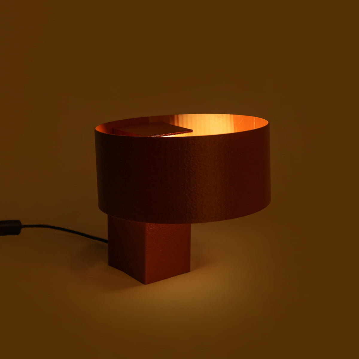 Luminária Satu marrom, luminária impressa em 3D da Éttore Decor