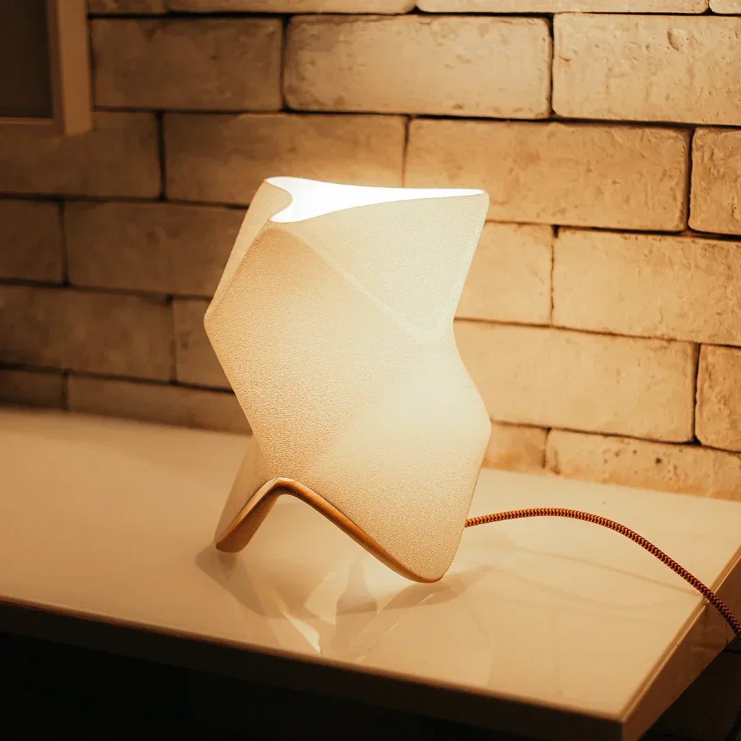 Luminária Origami Mini, luminária impressa em 3D da Éttore Decor, em detalhe