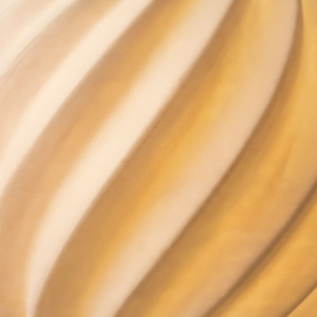 Pendente Maré, pendente impresso em 3D da Éttore Decor, aceso, detalhe da textura